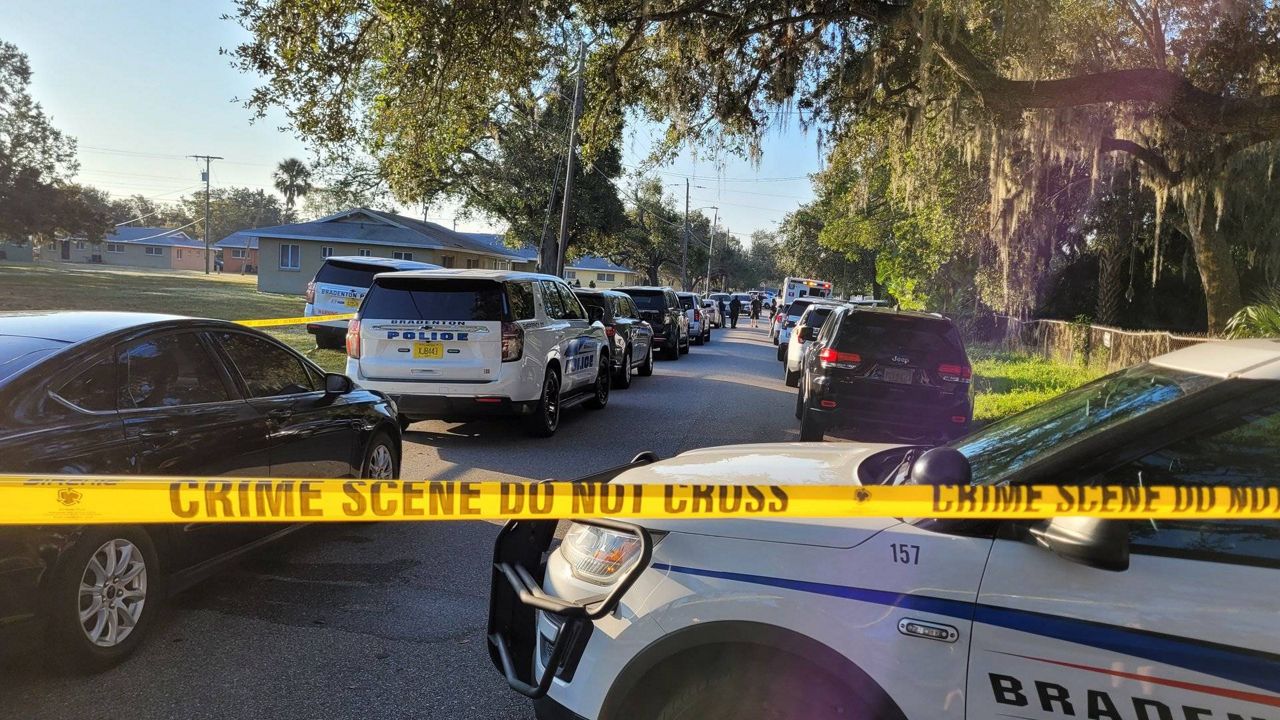 SWAT units respond to barricaded situation in Bradenton