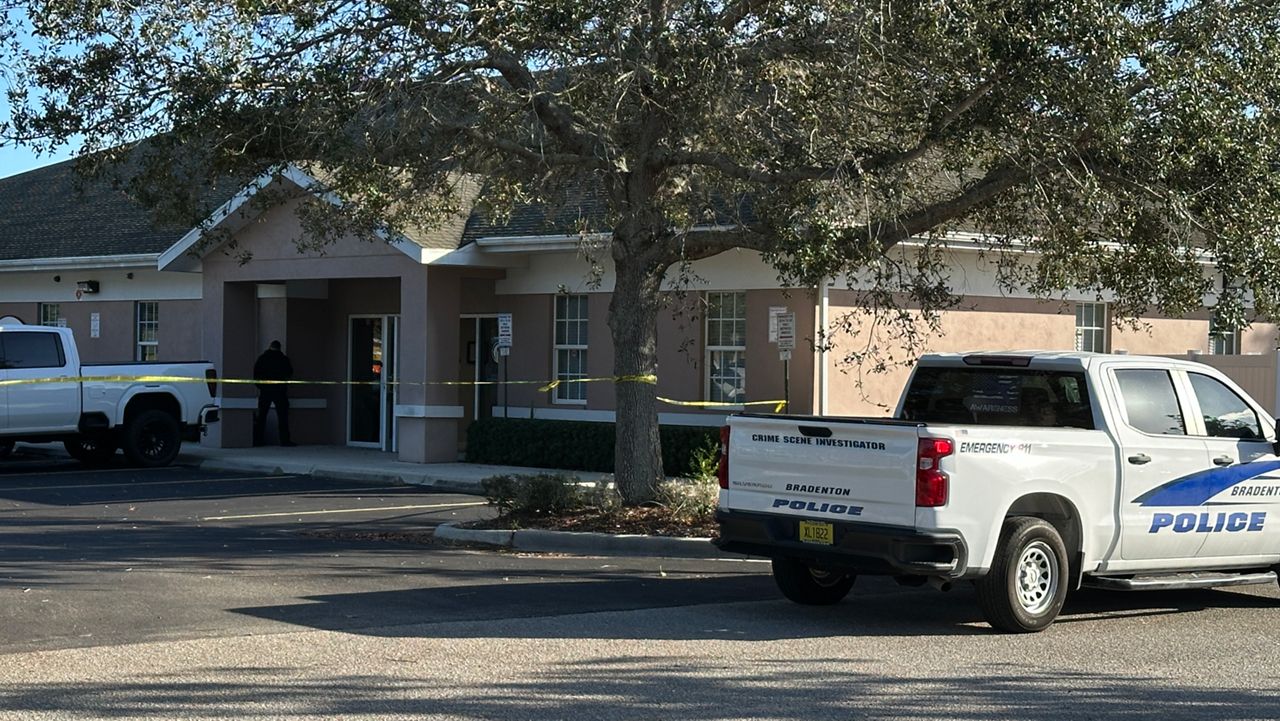Police: 1 dead, 1 hospitalized in shooting in Bradenton