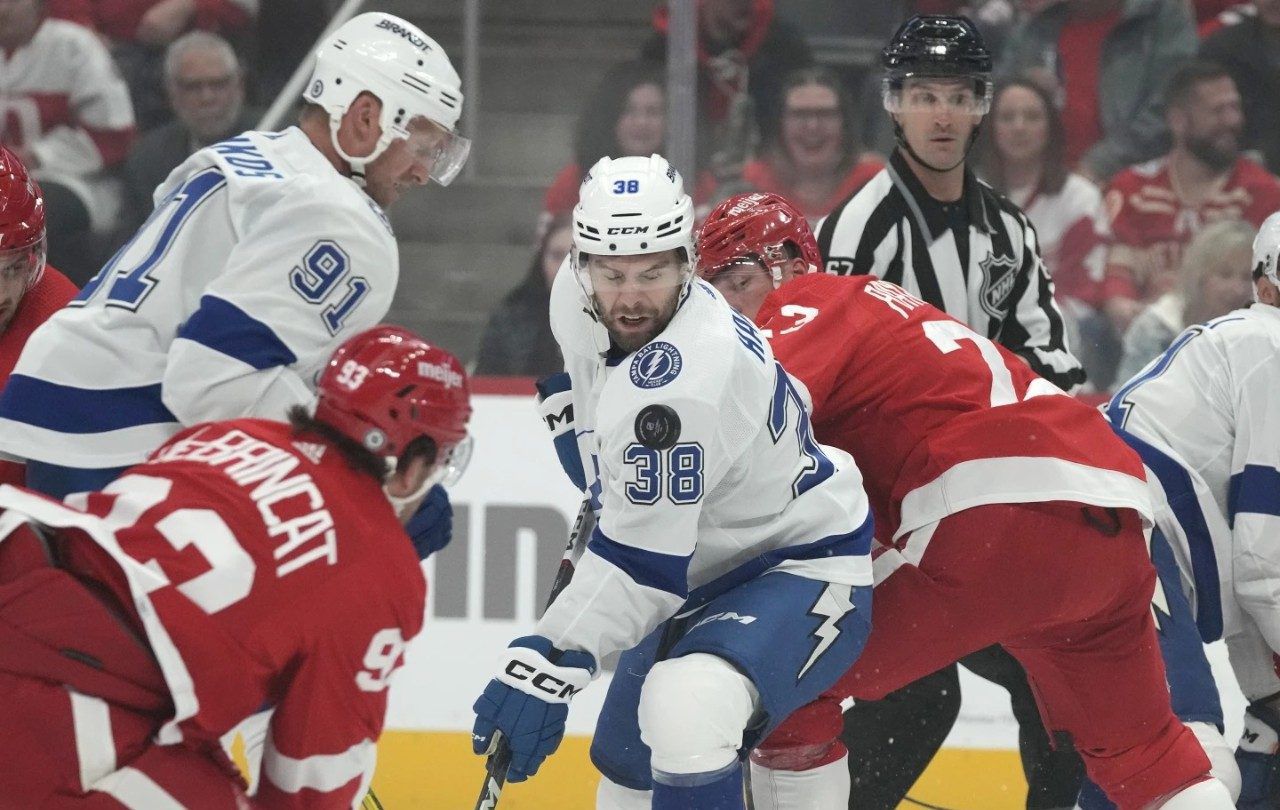 Detroit Red Wings top Tampa Bay Lightning 6-4