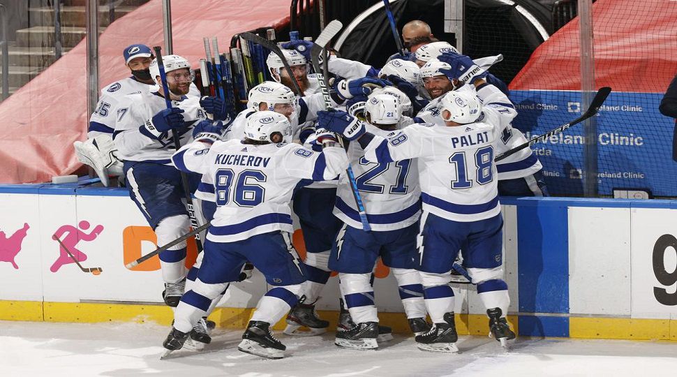 Palat's OT Goal Pushes Lightning Past Bruins In Game 2