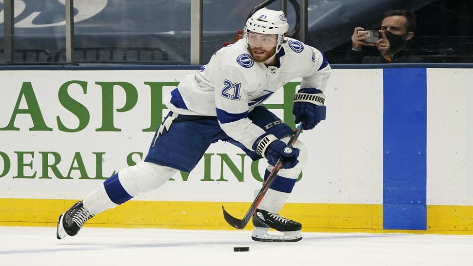 Pat Maroon scores twice in 3rd, Lightning beat Capitals 5-1