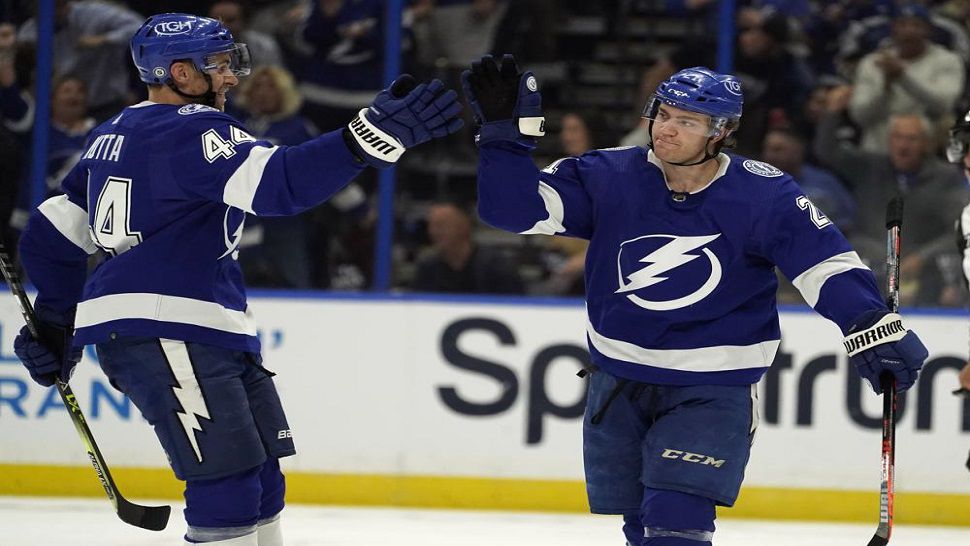 Lightning strike first against Panthers, win 4-1 in Game 1