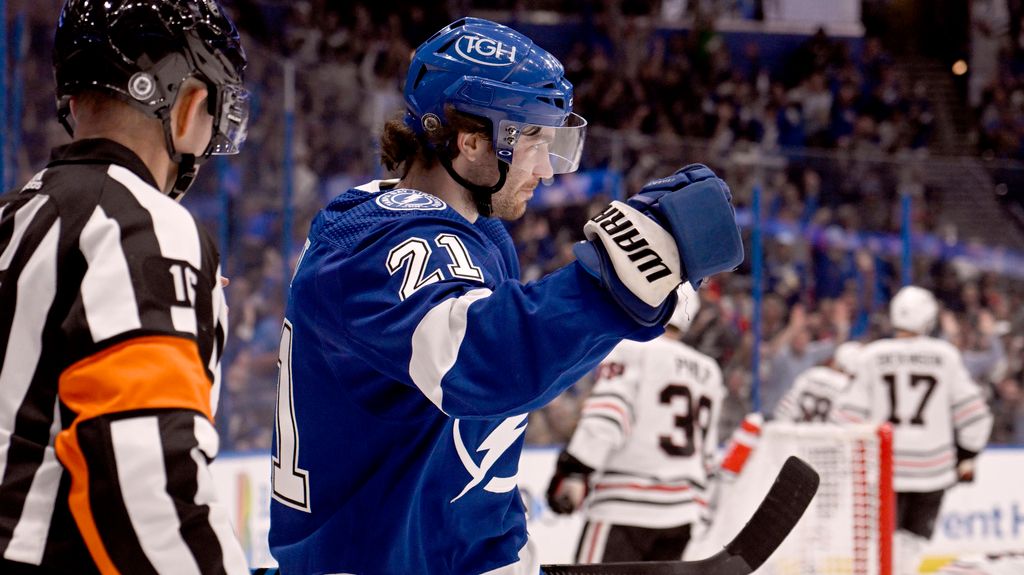 Reilly scores in OT to lift Maple Leafs past Tampa Bay Lightning, 4-3