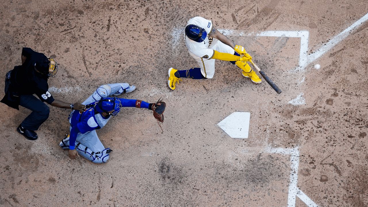 Milwaukee Brewers' Gary Sánchez hits a two-run home run 