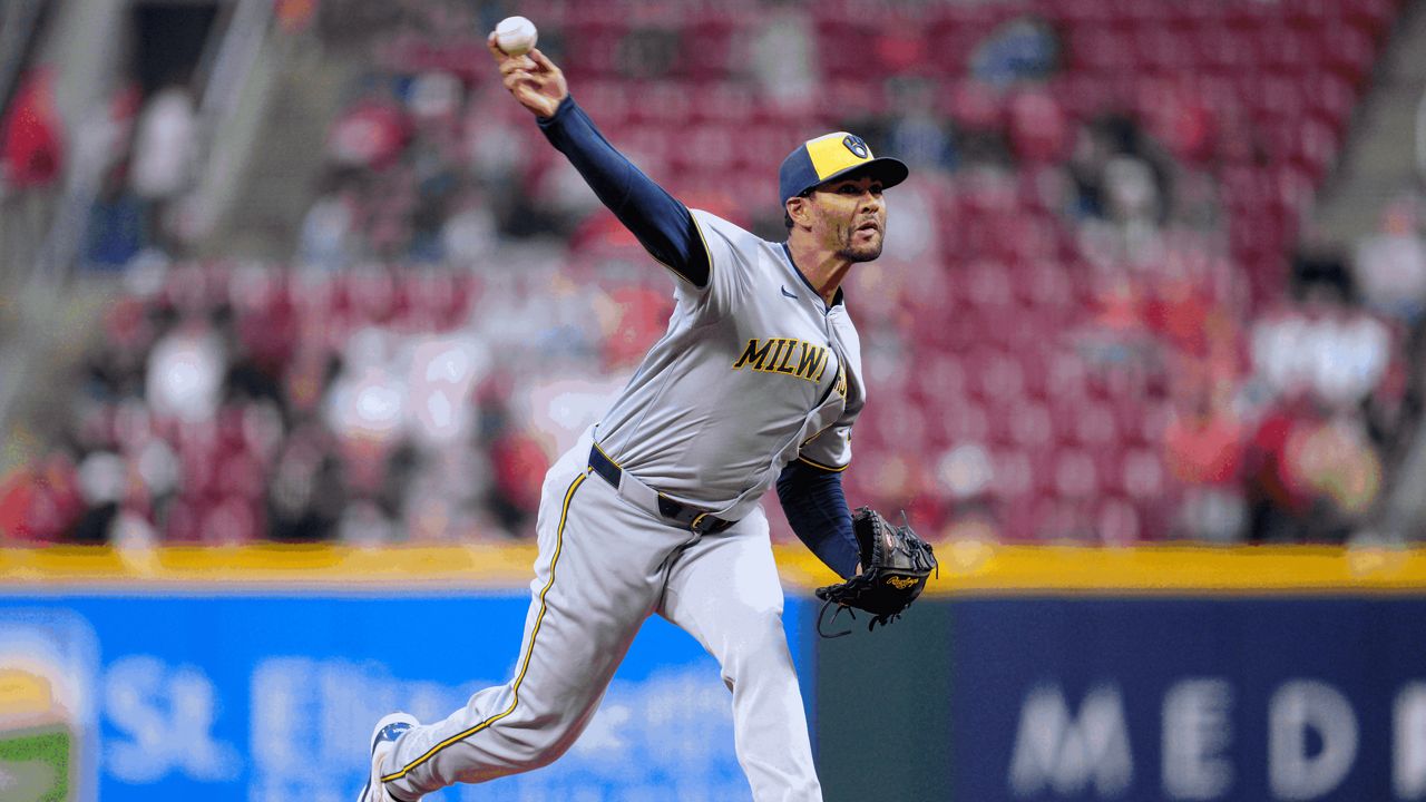 Milwaukee Brewers pitcher Joe Ross throws to a Cincinnati Reds batter