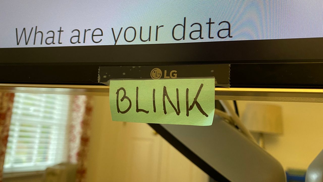 Light therapy for dry eyes, cases go up from screen time