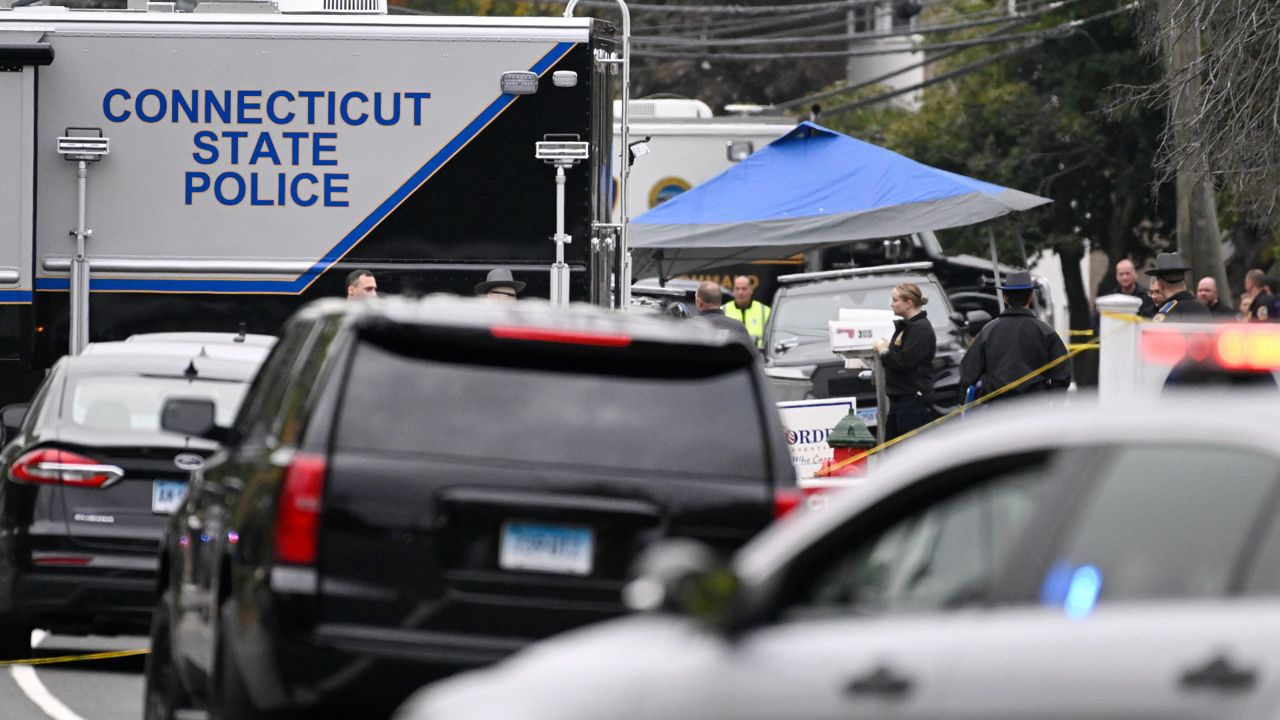 Police 2 officers fatally shot, 3rd wounded in Connecticut