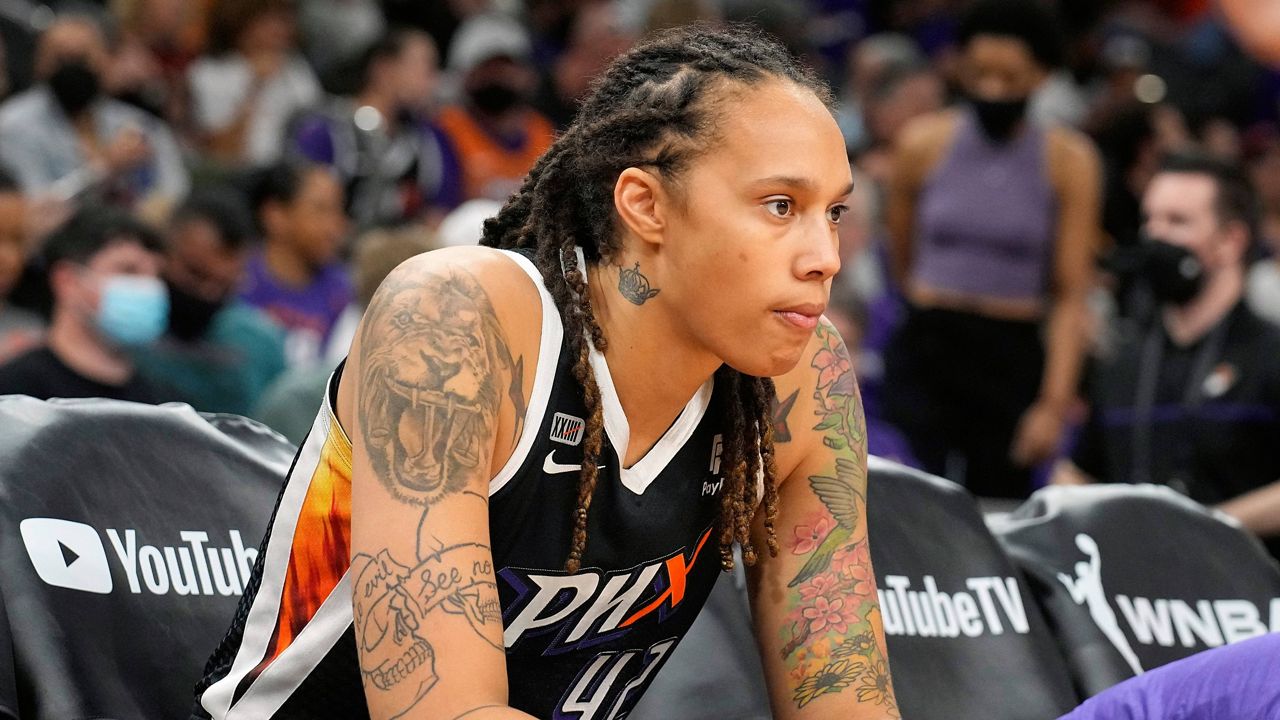 Brittney Griner re-signs with Phoenix Mercury for 2023 season