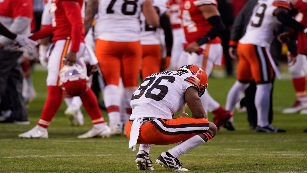 Cleveland Browns LT Jedrick Wills injured on first play against Chiefs