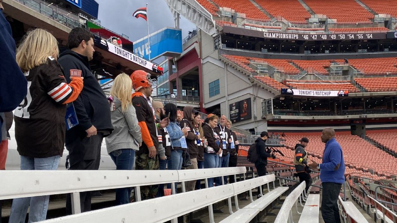 Cleveland Browns finally win, and fans get free Bud Light - CNET