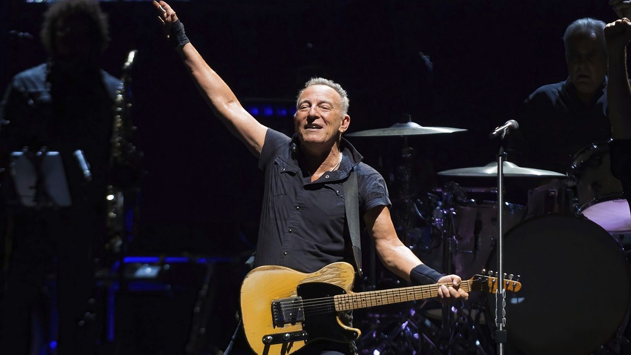 Bruce Springsteen postpones all 2023 tour dates