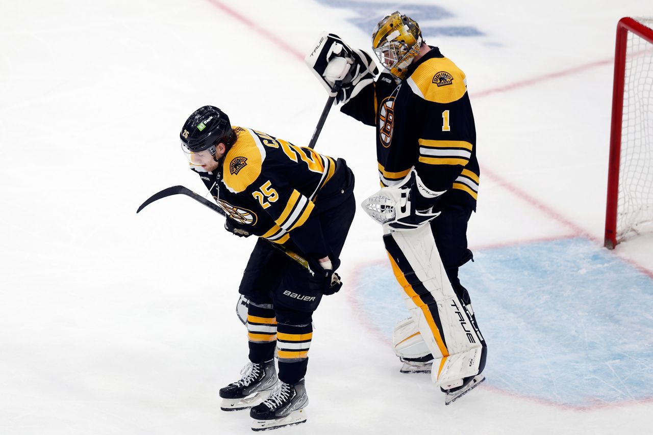 Panthers oust recordsetting Bruins 43 in OT in Game 7