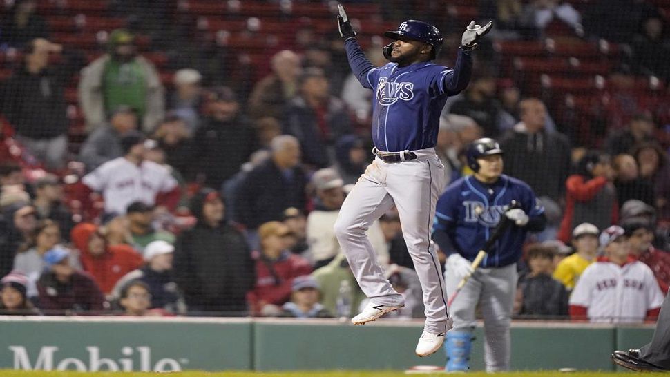 Walls hits two HRs, Bradley dazzles, Rays beat Reds 10-0