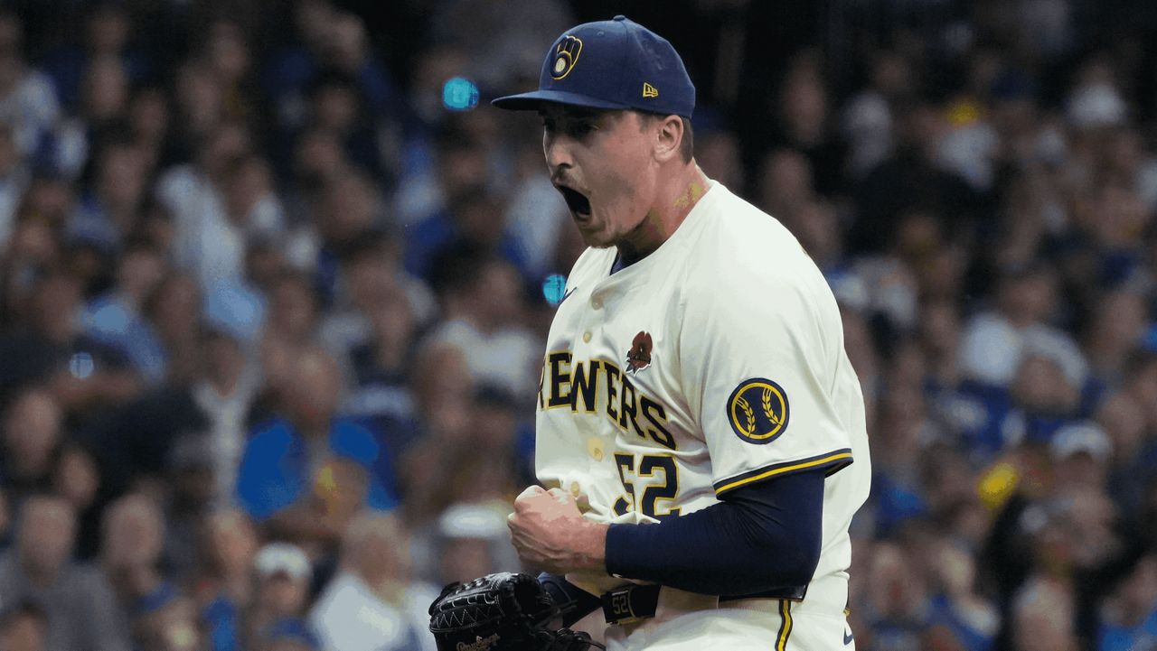 Milwaukee Brewers pitcher Bryan Hudson