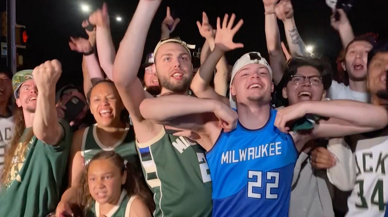 Hundreds of Bucks fans greet team at airport after win