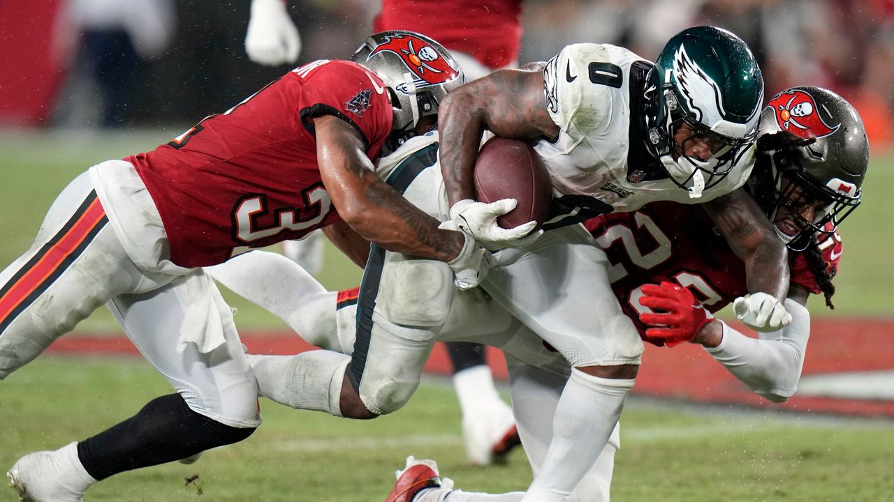 Bucs offense quiet in 25-11 loss to Eagles