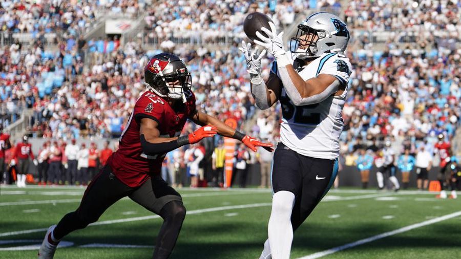 Brady, Bucs drop under .500 with shocking loss to Panthers