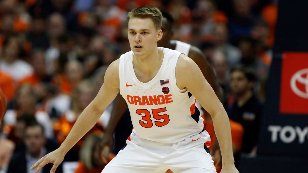 Syracuse Holds Off Upset-Minded Bryant in Opener