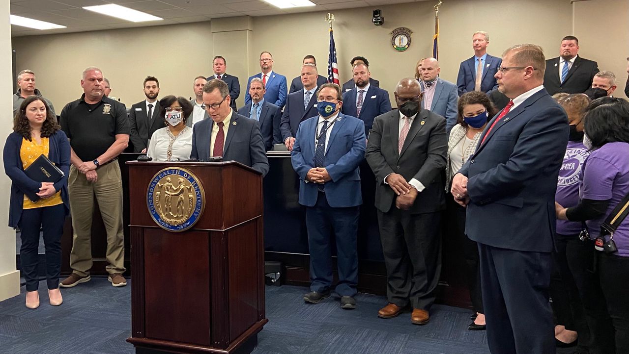 Lawmakers, labor groups push for essential worker "hero pay" - Vimarsana News