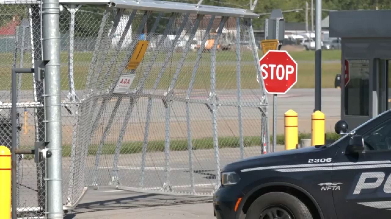 buffalo airport fence rammed