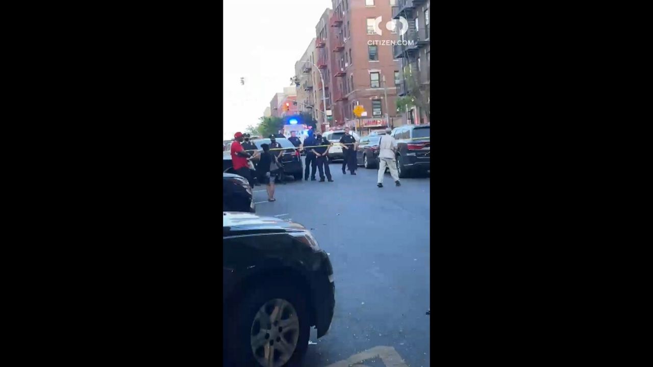 Tiroteo en El Bronx policías disparan y blanco de disparos
