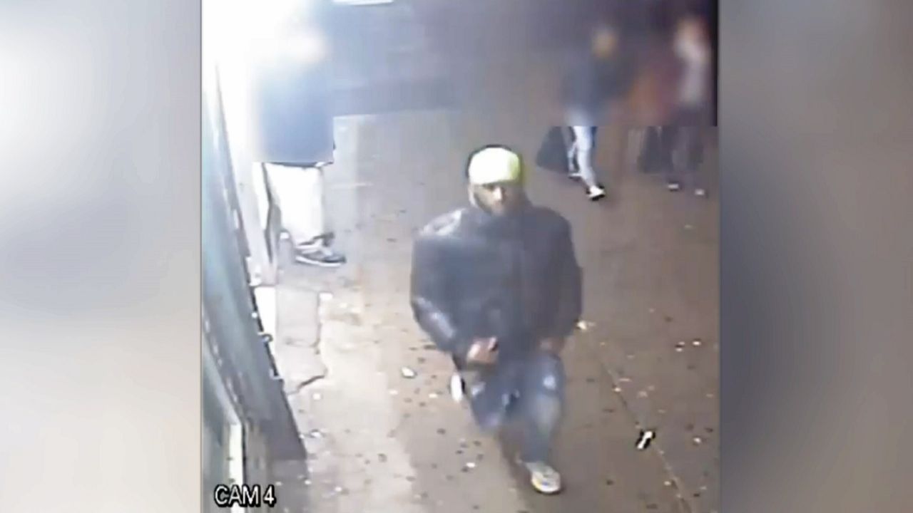 NYPD Seeks Man Who Stabbed Teen On Bronx Subway