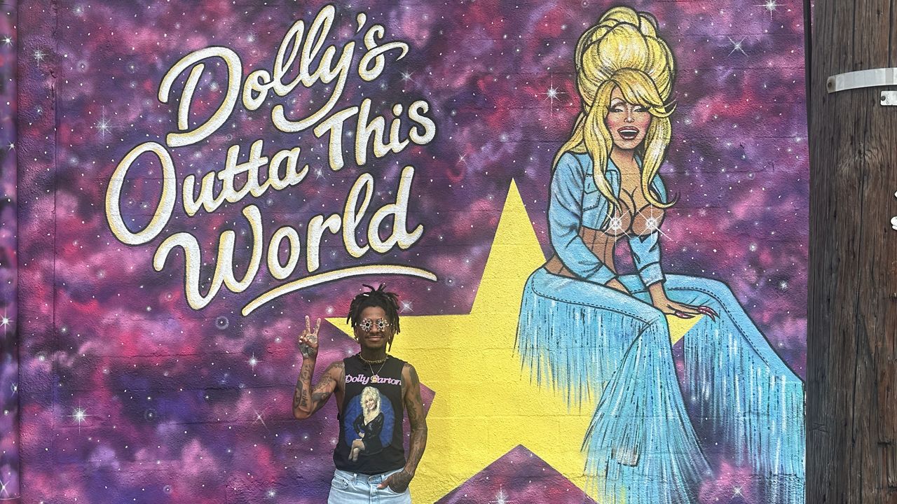 Tampa Bay fans reflect on Dolly Parton's music, style and philanthropy