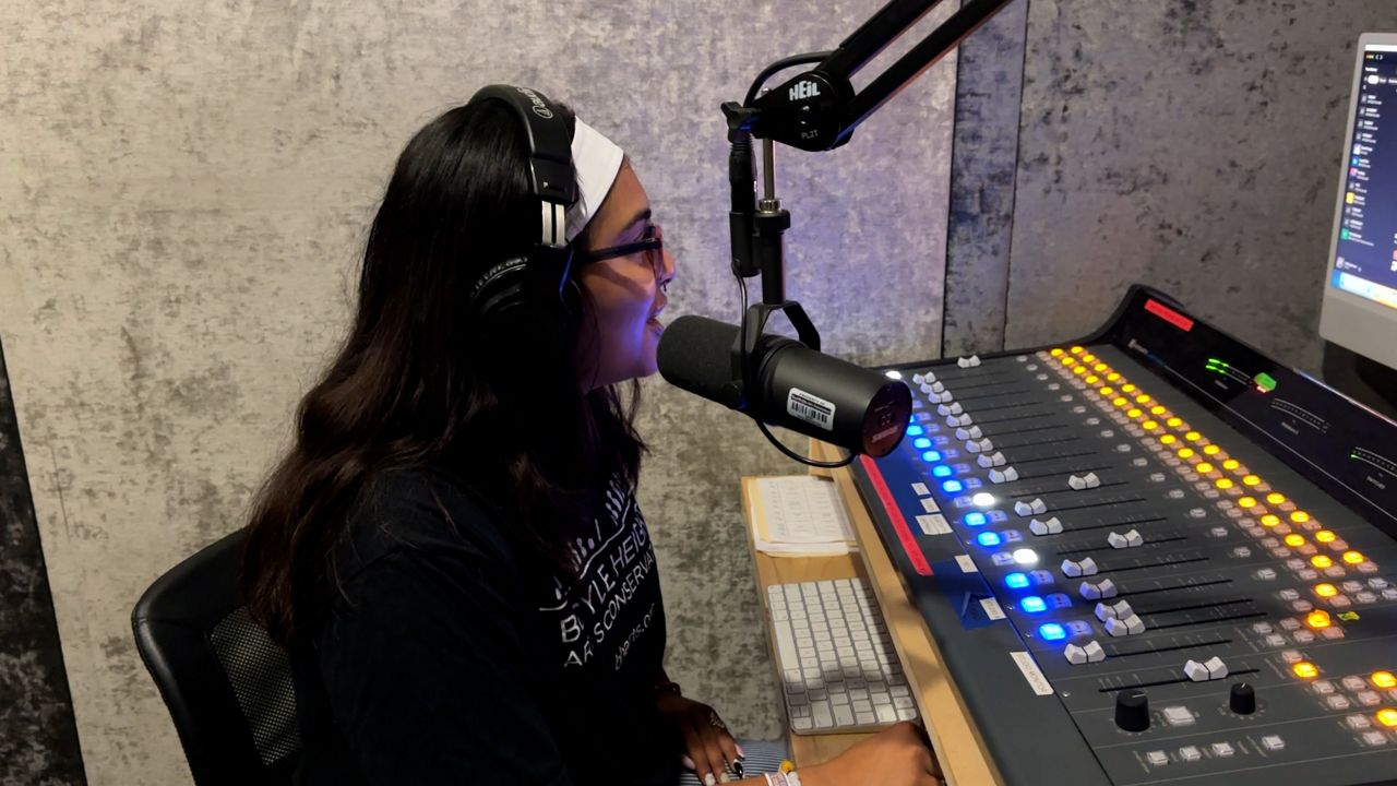 Kennia Camacho hosts 