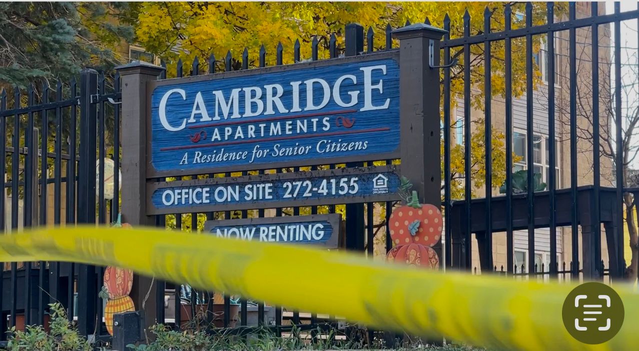 Milwaukee apartment fire displaces residents