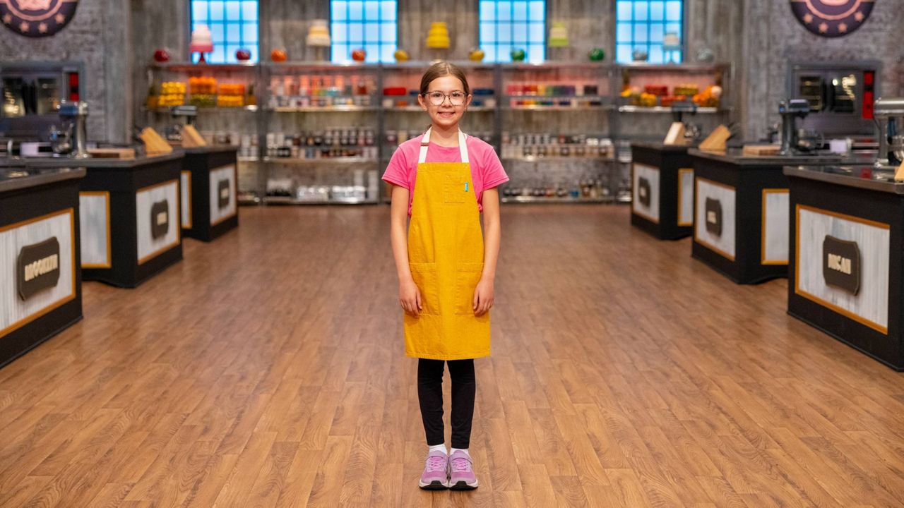 Contestant Carly Van Pelt, portrait, as seen on Kids Baking Championship, Season 13.