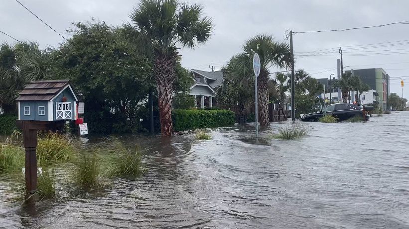 Rain covered roads in Carolina Beach Monday. (Spectrum News 1/Natalie Mooney)