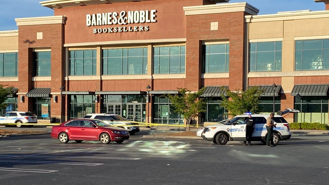 Shooting injures 3 at mall in North Carolina: Police