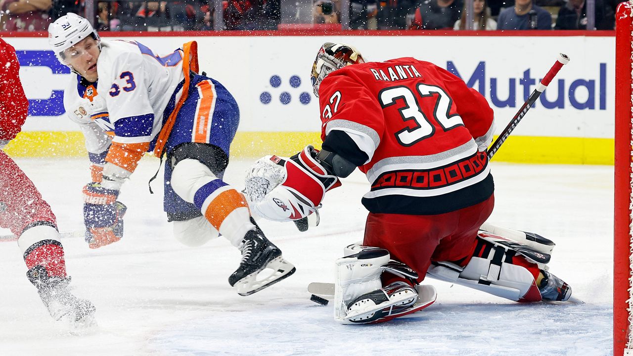 Hurricanes beat Rangers in Game 5 to take 3-2 lead