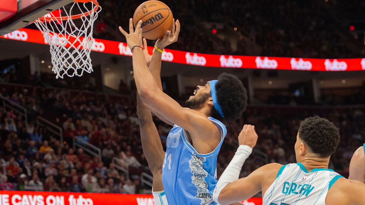 Cleveland Cavaliers' Jarrett Allen (31) drives to the basket as Charlotte Hornets' Josh Green (10) looks on during the first half of an NBA basketball game in Cleveland, Sunday, Nov 17, 2024. (AP Photo/Phil Long)