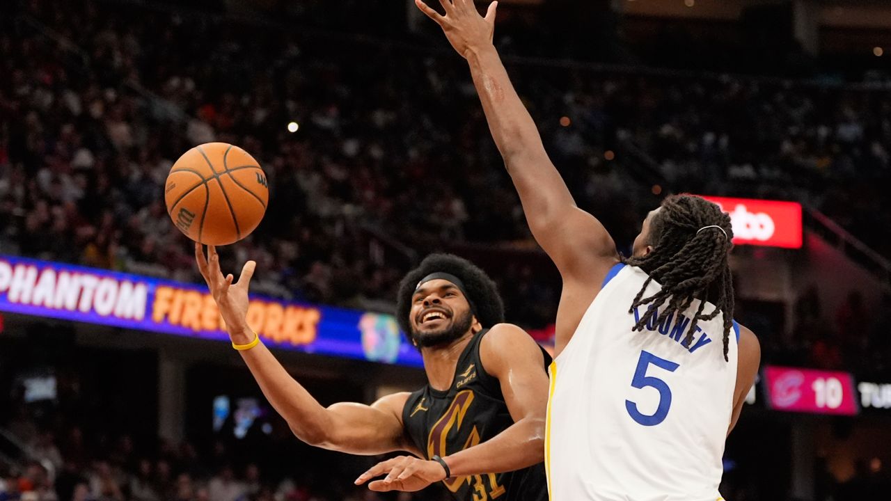 Cleveland Cavaliers center Jarrett Allen (31) shoots in front of Golden State Warriors forward Kevon Looney (5) in the second half of an NBA basketball game, Friday, Nov. 8, 2024, in Cleveland.