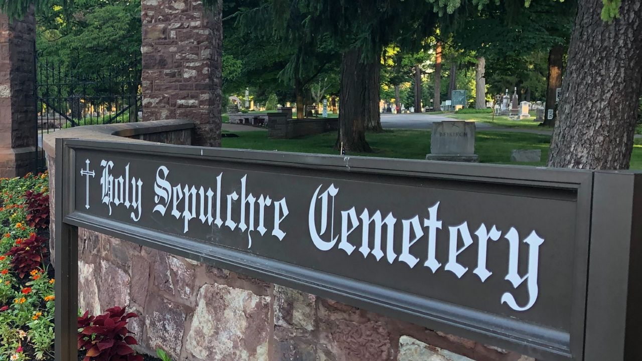 Rochester Police Investigating Car Break-Ins at Cemetery