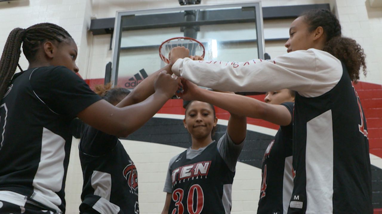 Centennial Girls Basketball Starting 5 Fueled By Bond