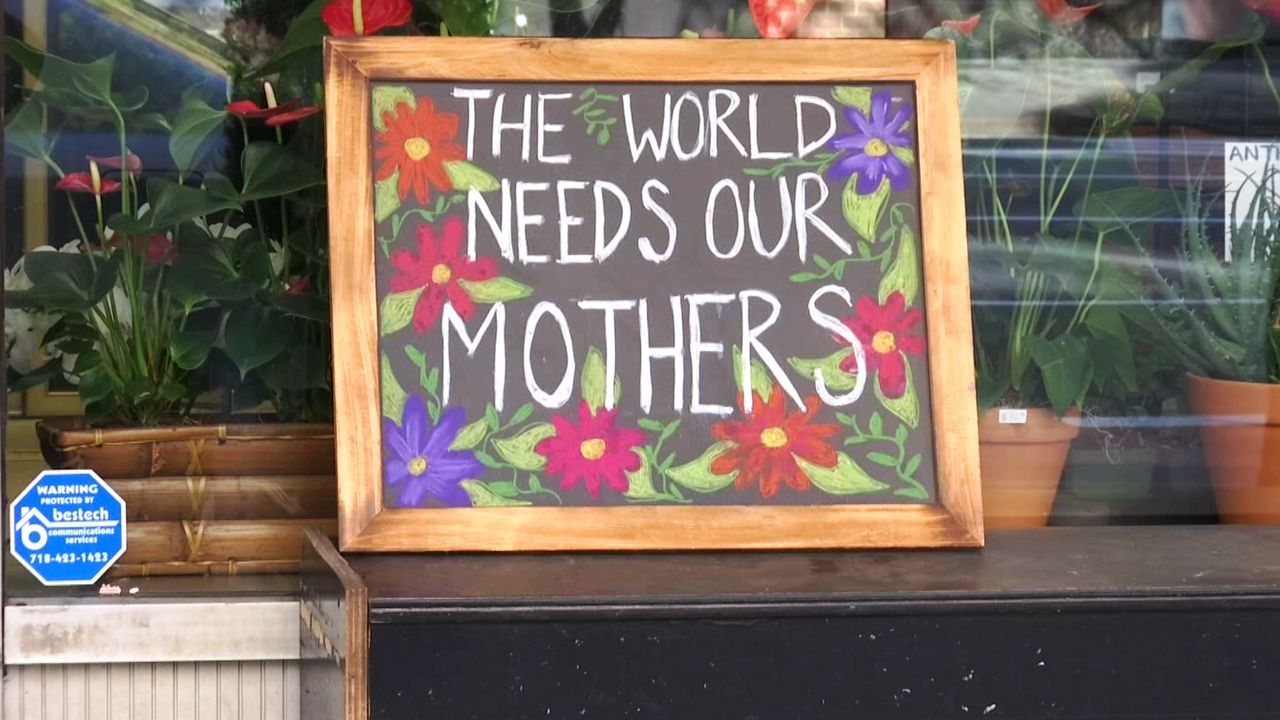 A sign that reads 