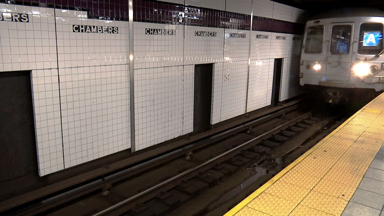 Chambers Street subway station 