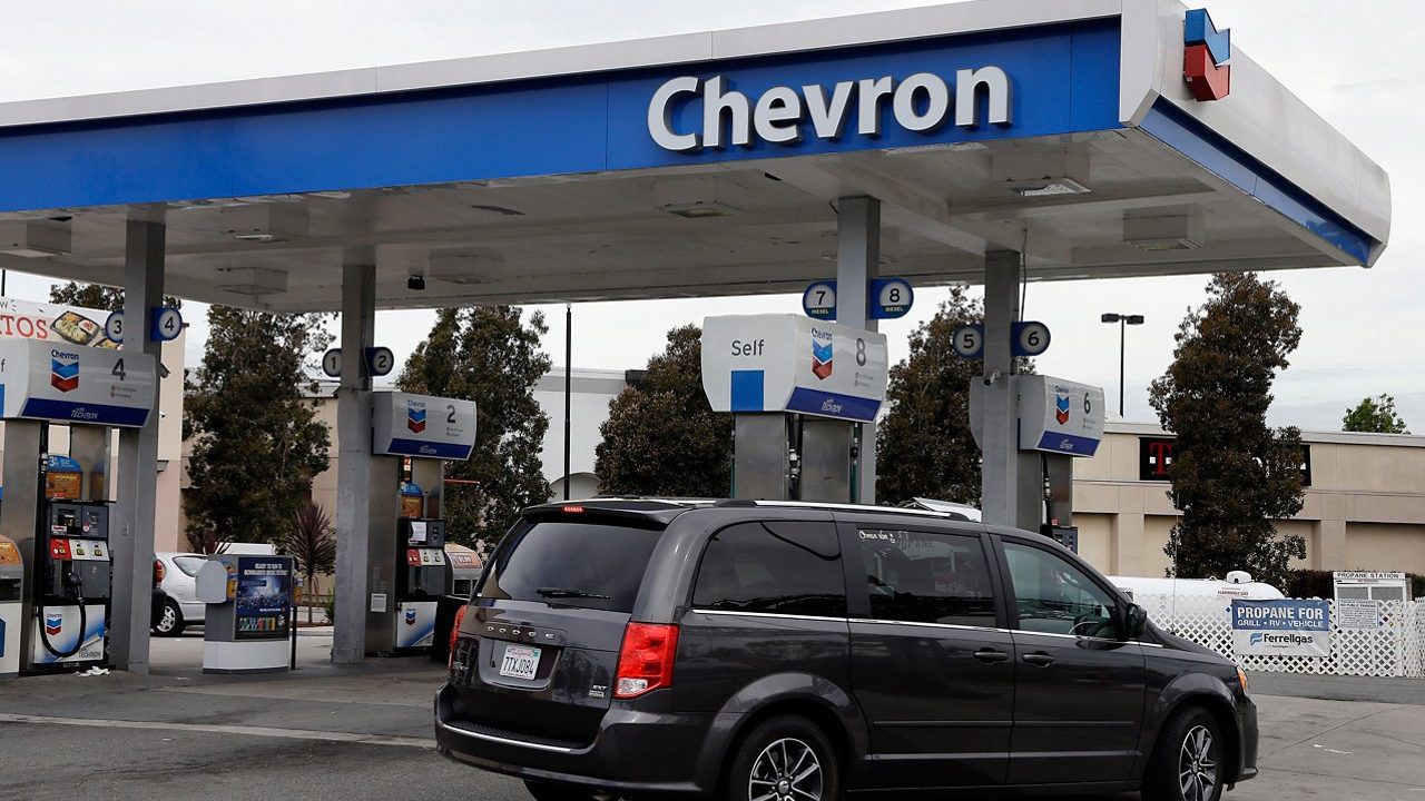 洛杉矶和橙县的平均汽油价格达到年末最高水平