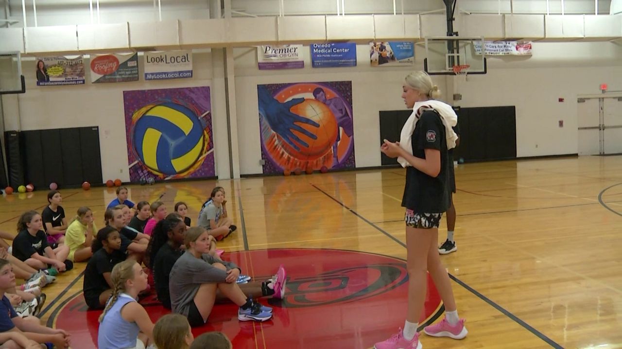South Carolina forward Chloe Kitts host basketball clinic in Oviedo