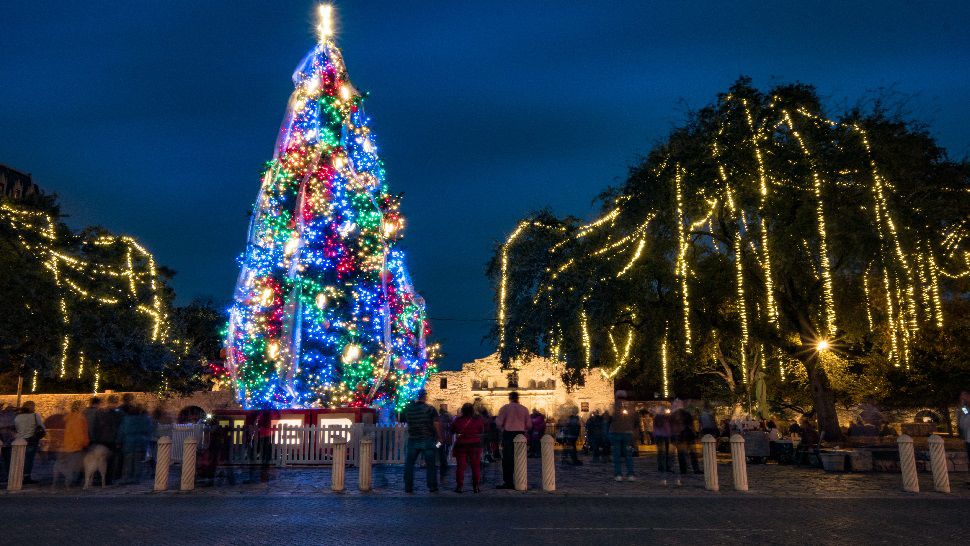 A Christmas Tree lit up in front of the Alamo. (Spectrum News images)