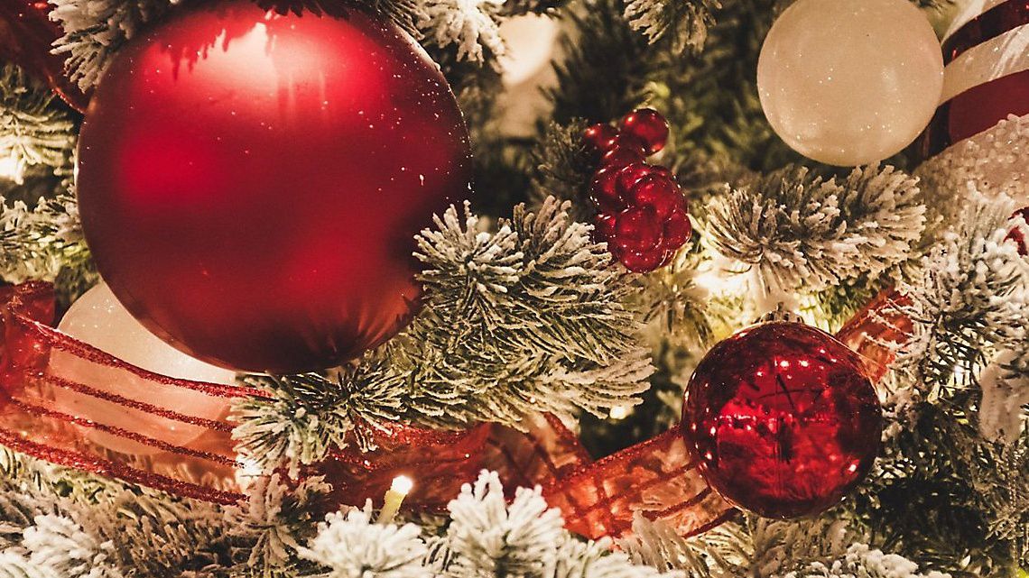 https://s7d2.scene7.com/is/image/TWCNews/christmas_tree_pexels_12212022_crop_1%20Cropped