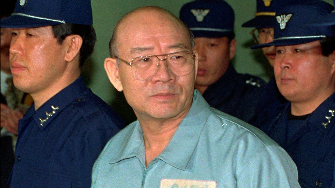 Former South Korean President Chun Doo-hwan enters the Seoul Court House dressed in prison garb for his first trial on corruption charges, in Seoul, South Korea, on Feb. 26, 1996. (AP Photo/Yun Jai-hyoung, File)