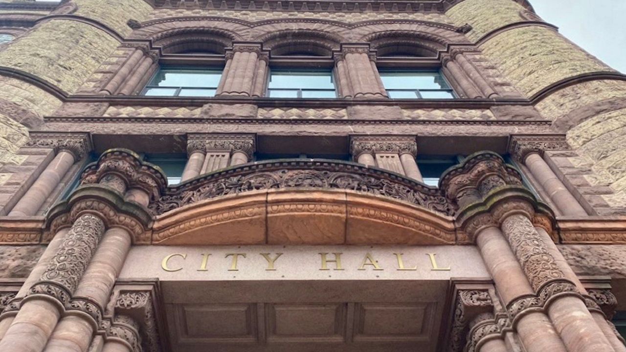 Looking up at the main entrance to Cincinnati City Hall. (Casey Weldon/Spectrum News 1)