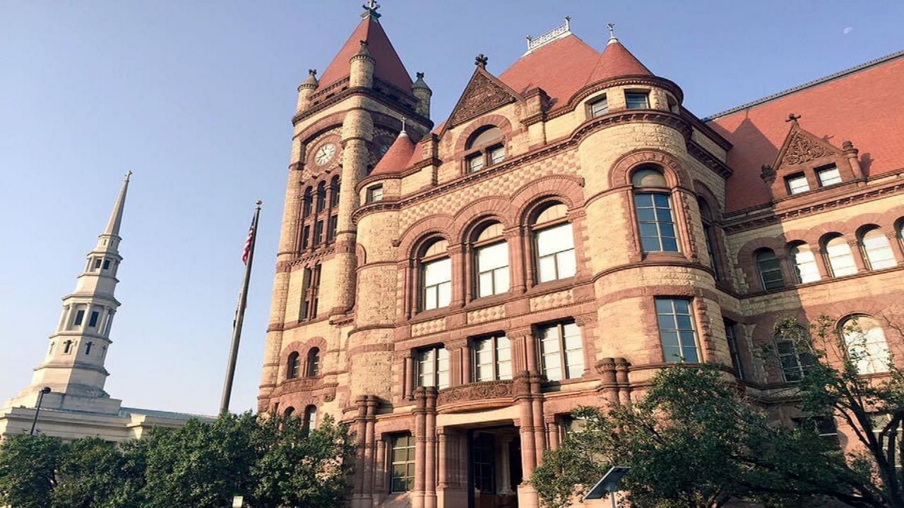 A photo of Cincinnati City Hall in downtown Cincinnati.