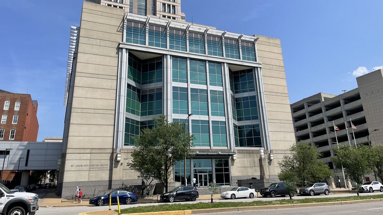 City Justice Center in downtown St. Louis. (Spectrum News/Gregg Palermo)