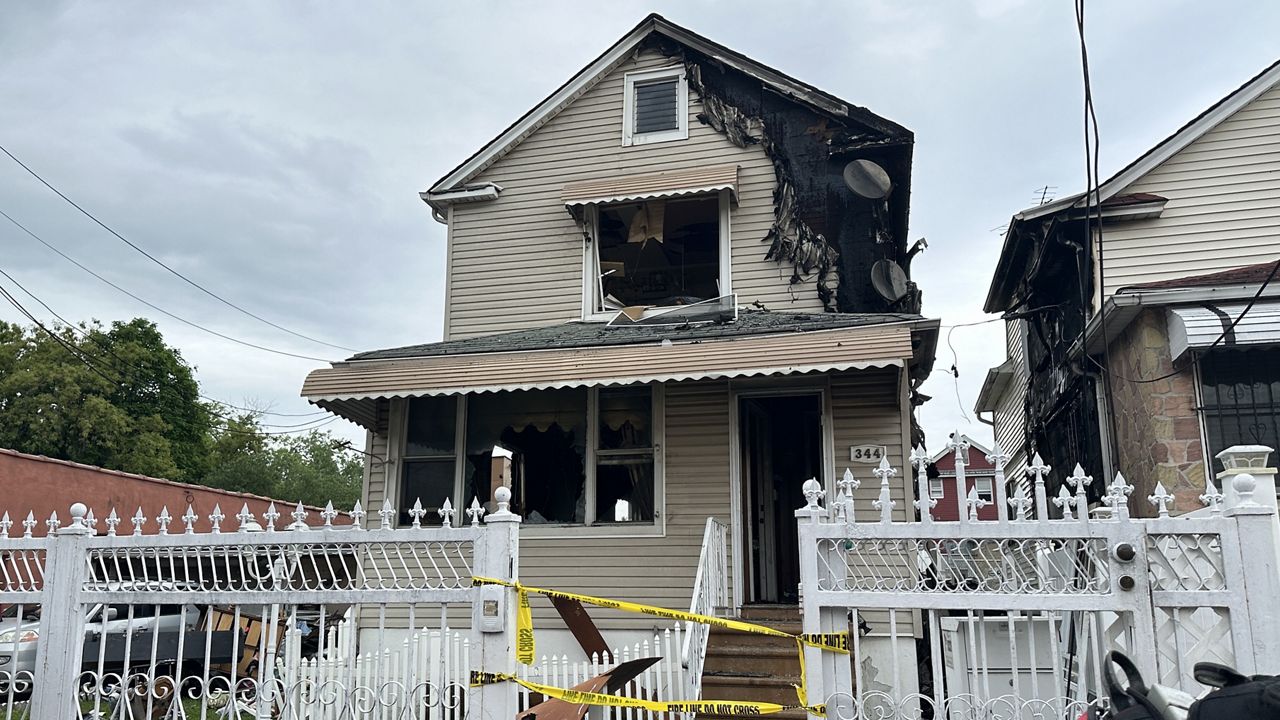 FDNY: Three firefighters hurt while responding to Bronx fire