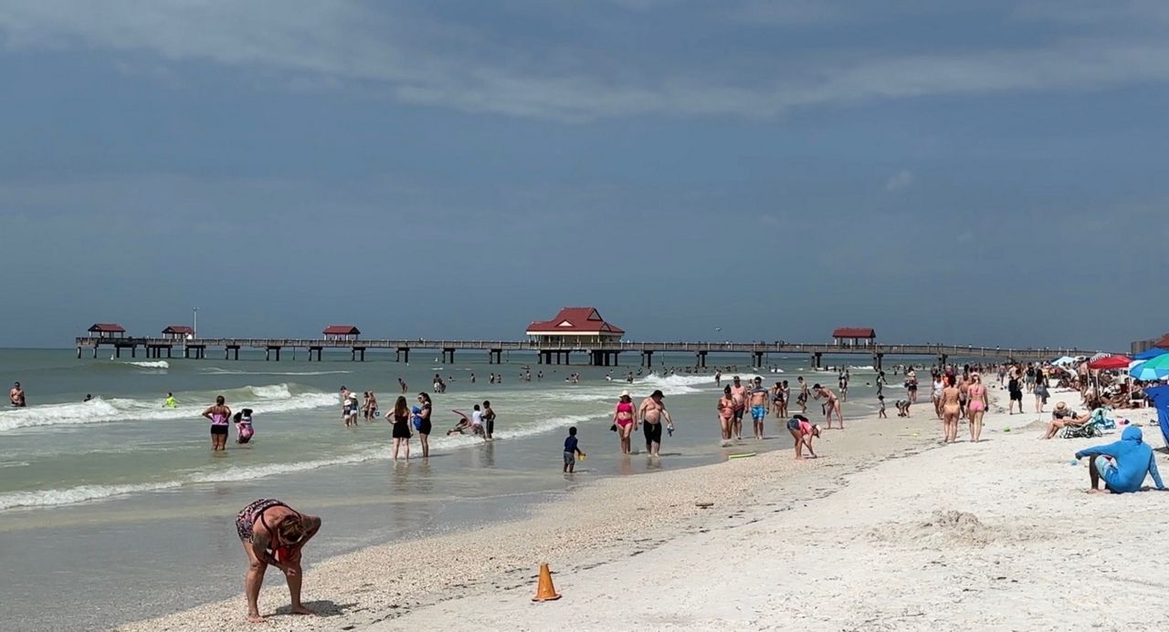 Beach businesses raise concerns over red tide