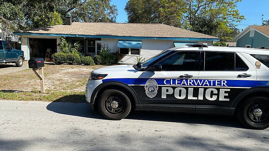 Police: Clearwater man shoots officer in the arm - Vimarsana News